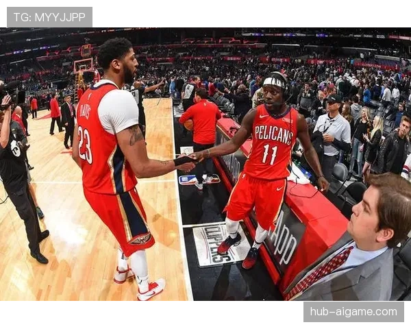 霍勒迪利用挡拆拉开空间,助力球队提升关键时刻组织效率 霍勒迪利用挡拆拉开空间,助力球队提升关键时刻组织效率
